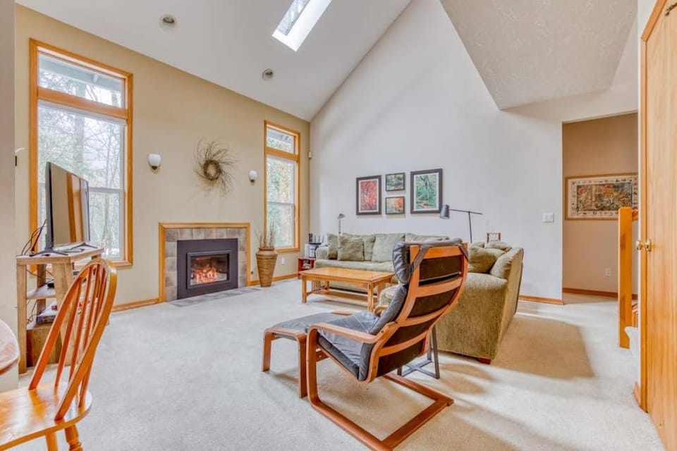 Mountain lodge with hot tub & pool - close to golf & skiing House in Welches