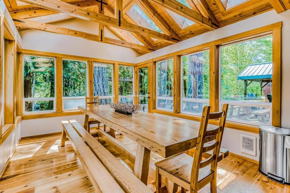 Dog-friendly creekside home with entertainment barn private hot tub & firepit House in Mount Hood Village
