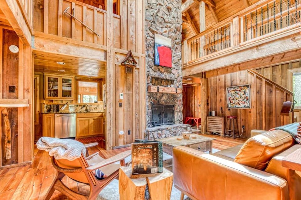 Luxe compound with private sauna hot tub rec house & fireplace House in Mount Hood Village