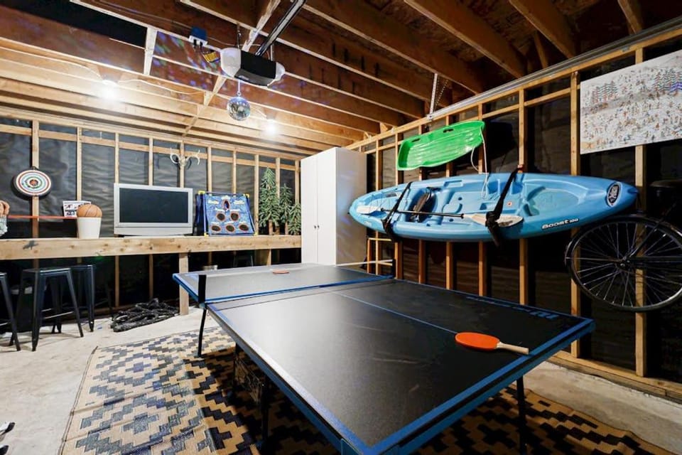 Dog-friendly cabin with deck fenced yard game room & hot tub Cabin in Mount Hood Village
