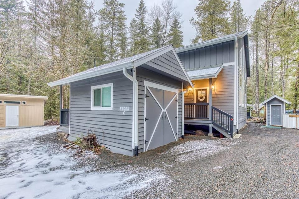 Inviting studio with kitchenette & scenic forest setting Apartment in Welches