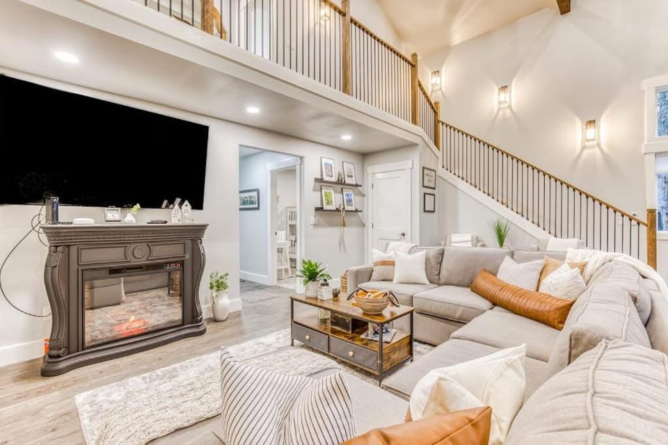 Beautiful home with fireplace sauna full kitchen & W&D House in Welches