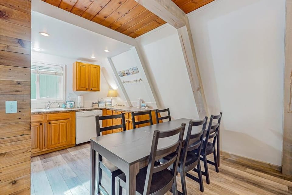 Dog-friendly A-frame near the river with game room firepit wood stove & grill House in Clackamas County