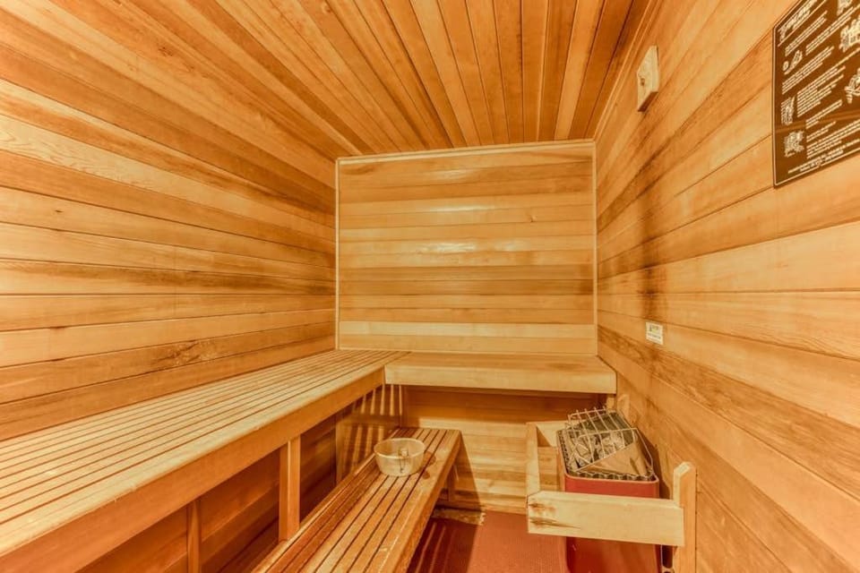 Recently updated in 2024-Dog-Friendly Lodge with a Private Sauna House in Clackamas County