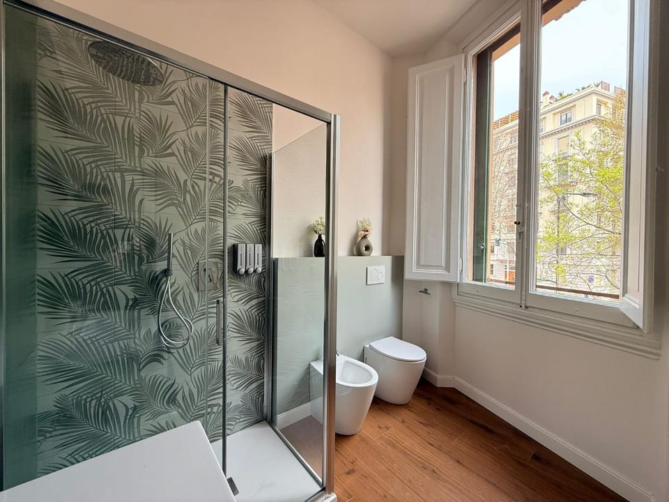 Shower, Decorative detail