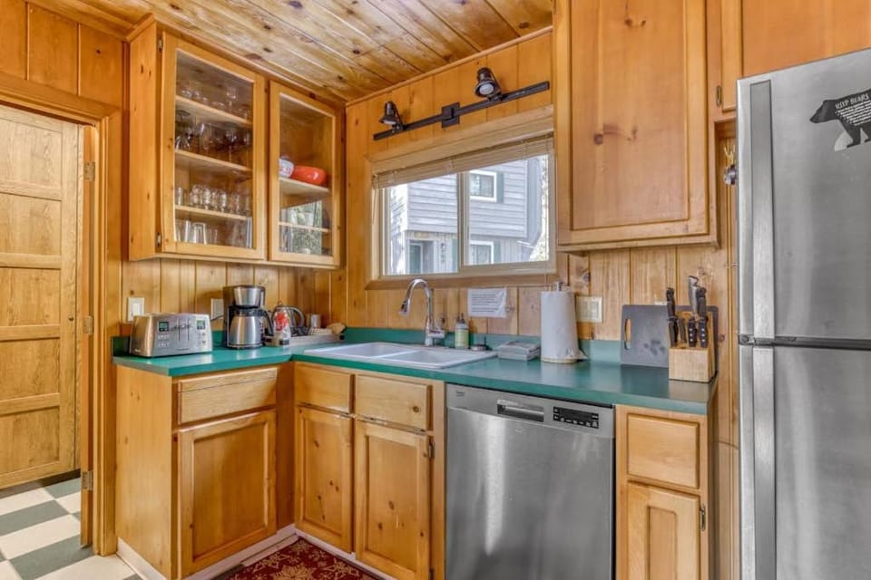 Cozy pine interior home in the heart of Government Camp House in Government Camp