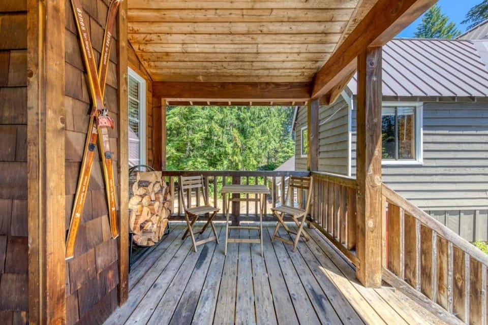Warm & cozy cottage with a wood stove in a great Government Camp location House in Clackamas County