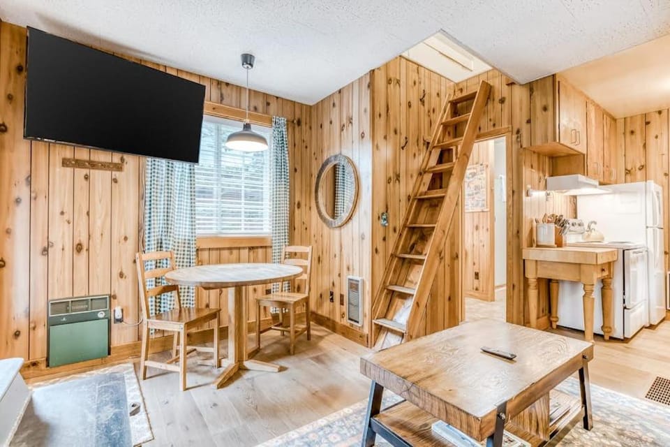 Warm & cozy cottage with a wood stove in a great Government Camp location House in Clackamas County
