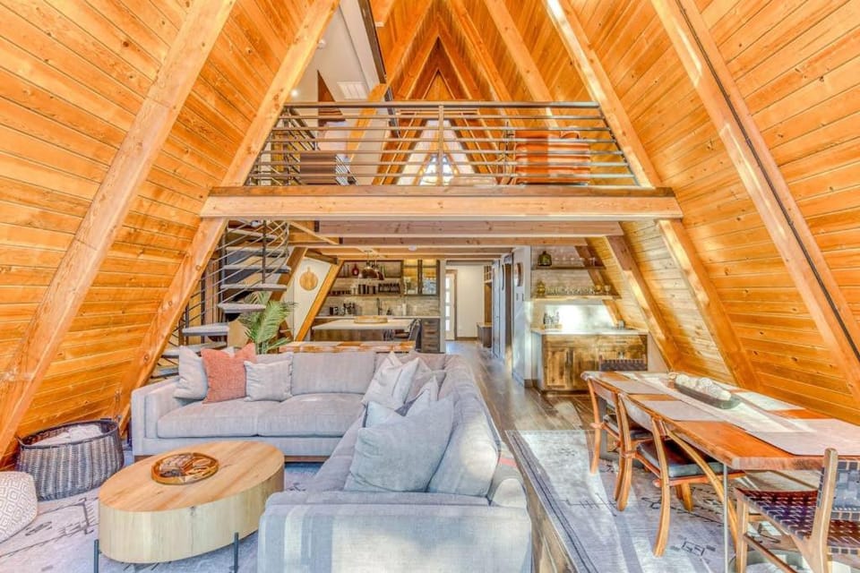 Stunning Luxury A-Frame in the Heart of Government Camp walk to Skibowl House in Clackamas County