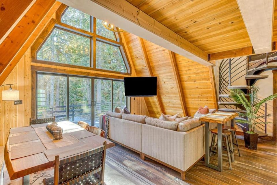 Stunning Luxury A-Frame in the Heart of Government Camp walk to Skibowl House in Clackamas County