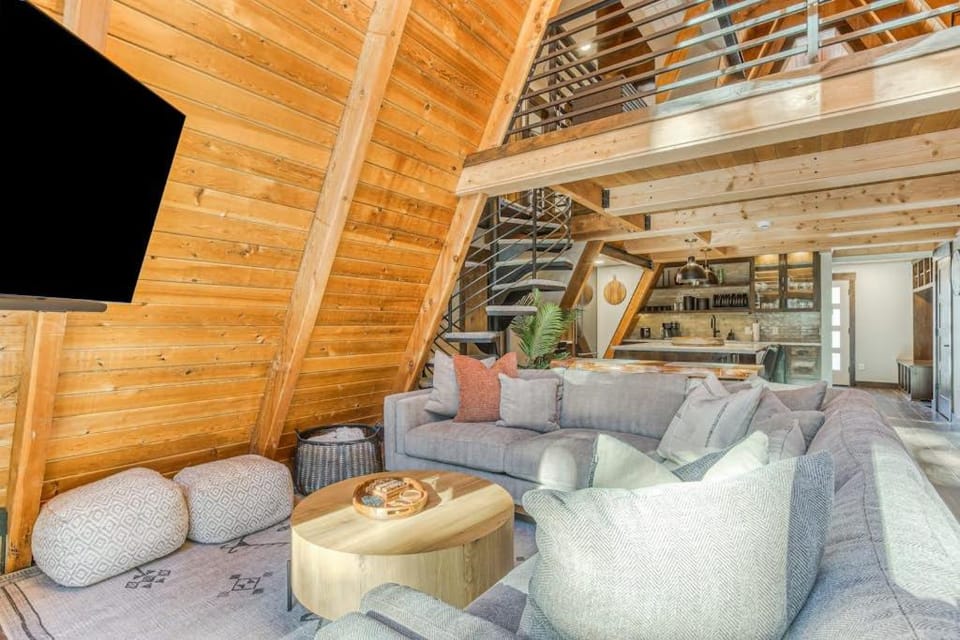 Stunning Luxury A-Frame in the Heart of Government Camp walk to Skibowl House in Clackamas County