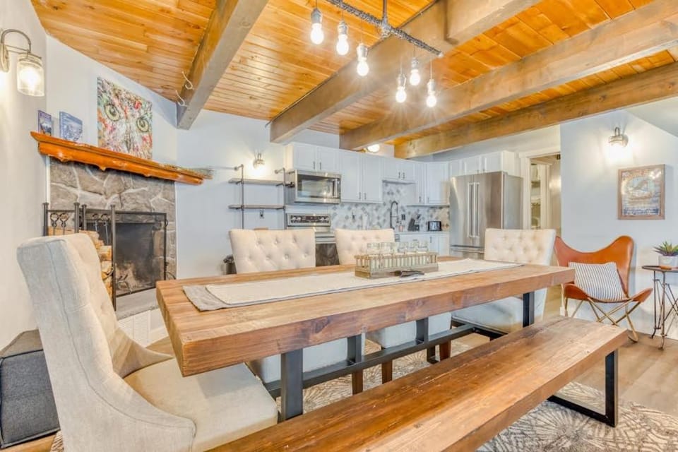 Serene condo with skiing fireplace mountainview & washer&dryer House in Clackamas County