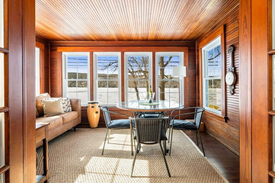 Private Keuka Lakefront Classic Near Wineries House in Keuka Lake