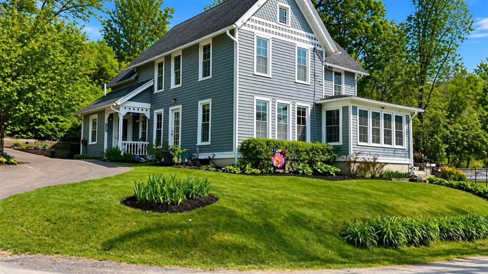 Private Keuka Lakefront Classic Near Wineries House in Keuka Lake