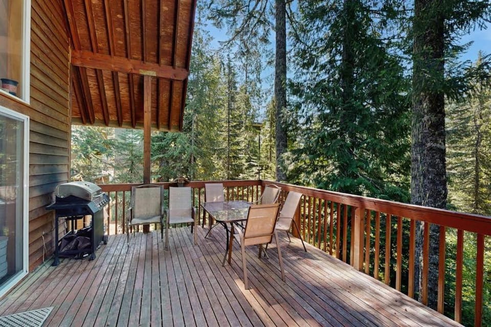 Ski home with mountain views & private hot tub - plus an additional apartment House in Clackamas County
