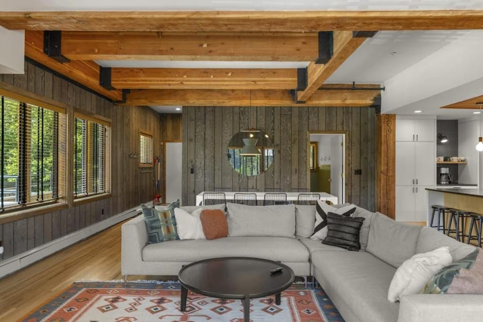 Thunderhead Condo with SkiBowl access - private sauna & shared heated pool House in Clackamas County
