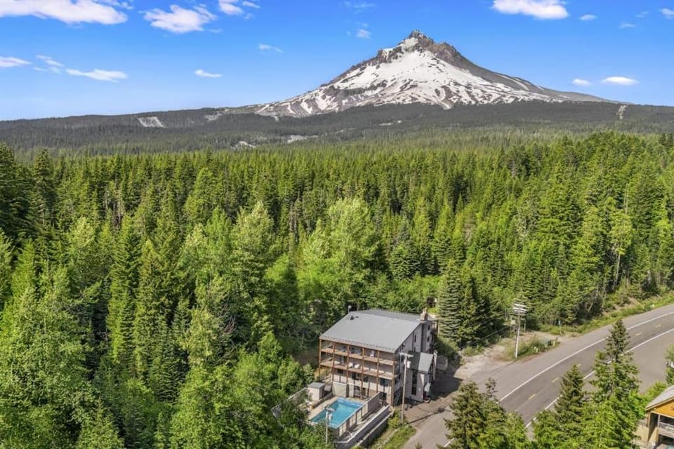 Thunderhead Condo with SkiBowl access - private sauna & shared heated pool House in Clackamas County