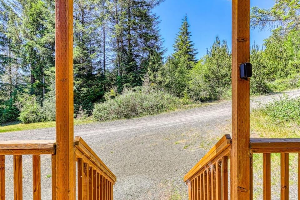 Secluded & comfortable dog-friendly home with deck plus ATV & boat parking House in Oregon