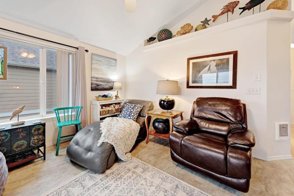 Modern Beach House with Partial Ocean Views - Walk to Nye Beach & Attractions House in Newport