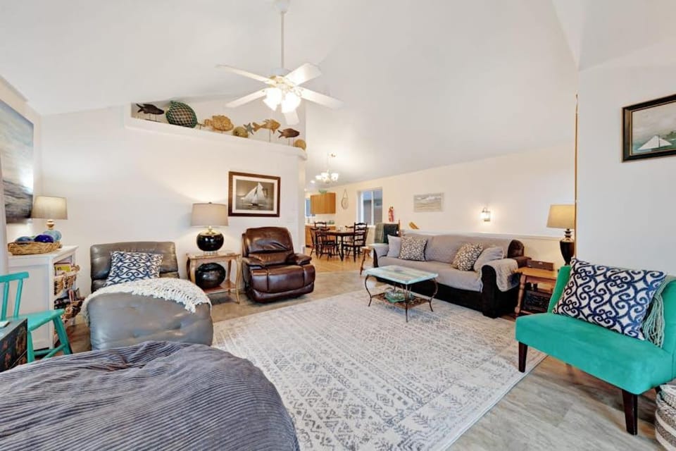 Modern Beach House with Partial Ocean Views - Walk to Nye Beach & Attractions House in Newport
