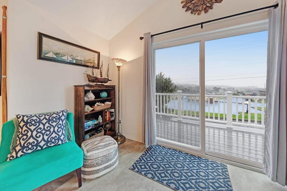 Modern Beach House with Partial Ocean Views - Walk to Nye Beach & Attractions House in Newport