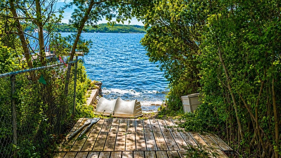 Canandaigua Lake Access Fire Pit 5 Bedrooms House in Canandaigua Lake