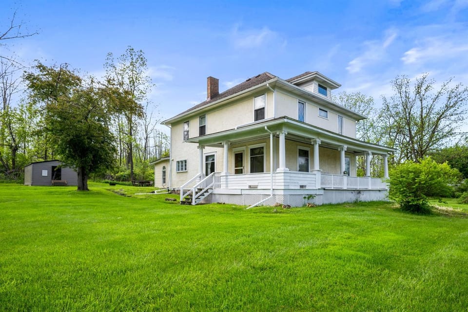 Canandaigua Lake Access Fire Pit 5 Bedrooms House in Canandaigua Lake