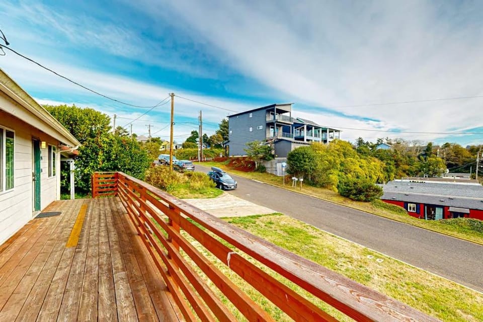 Dog-friendly duplex in the Heart of Nye beach near the beach & downtown House in Newport