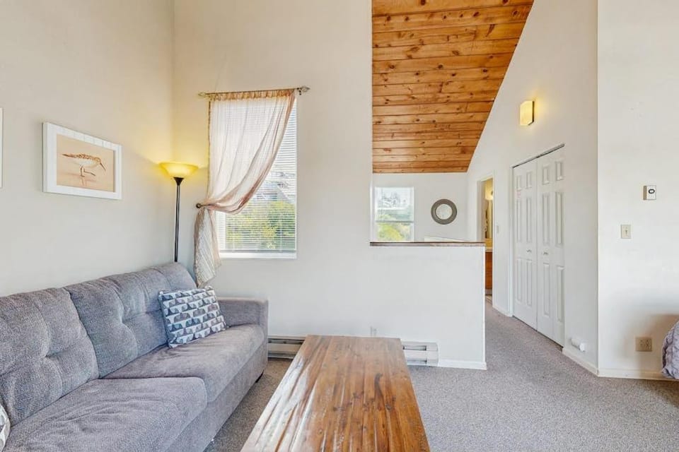 Family-Friendly Waterfront Studio with High-Speed WiFi Marina View & Kitchenette Inn in Newport
