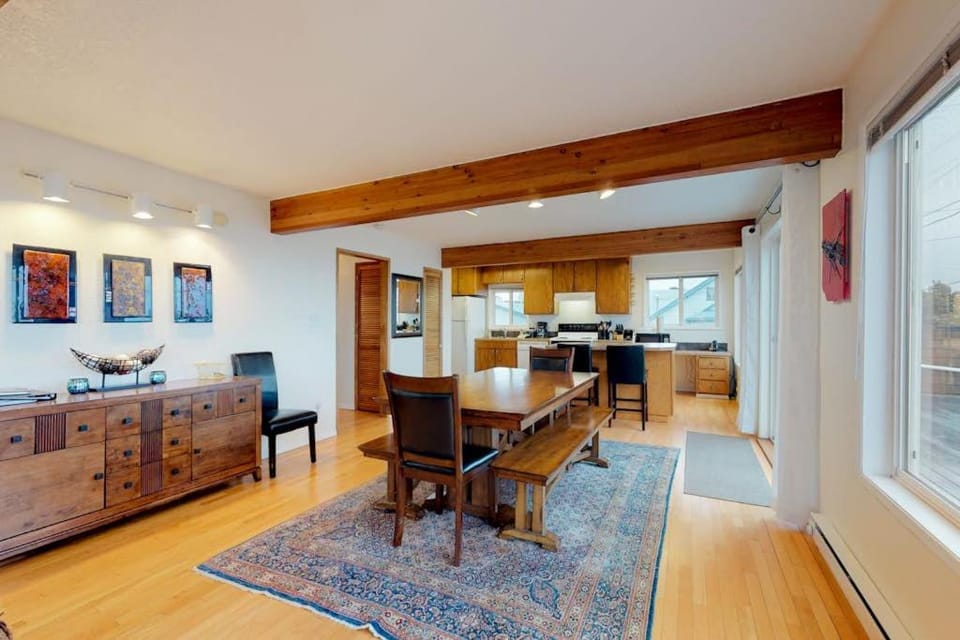 Oceanview Home with Beautiful Deck & Private Playground - Blocks to the Beach House in Newport