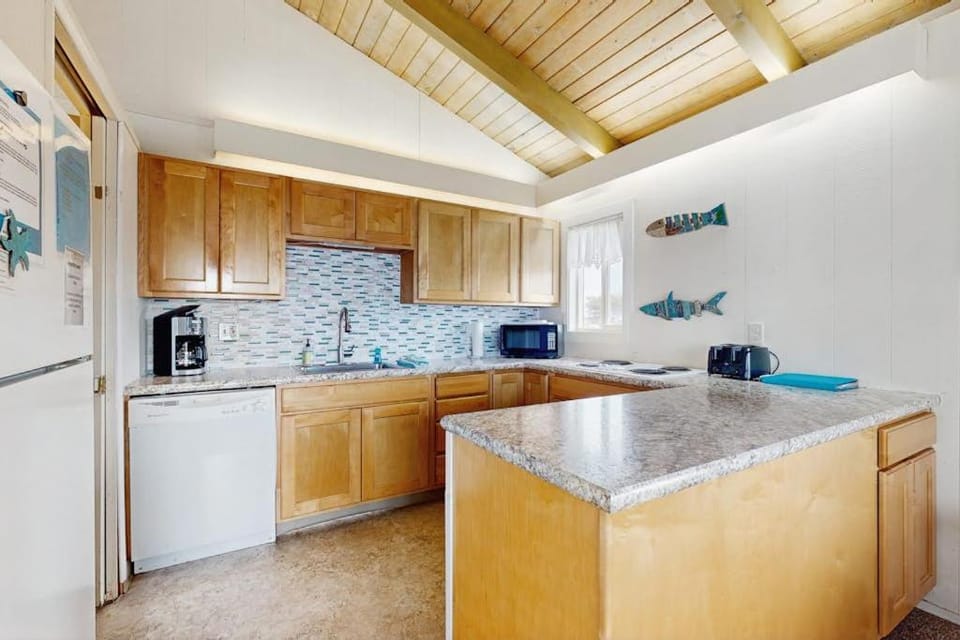 Ocean-view home with beach access - walk to Nye Beach shops and dining House in Newport