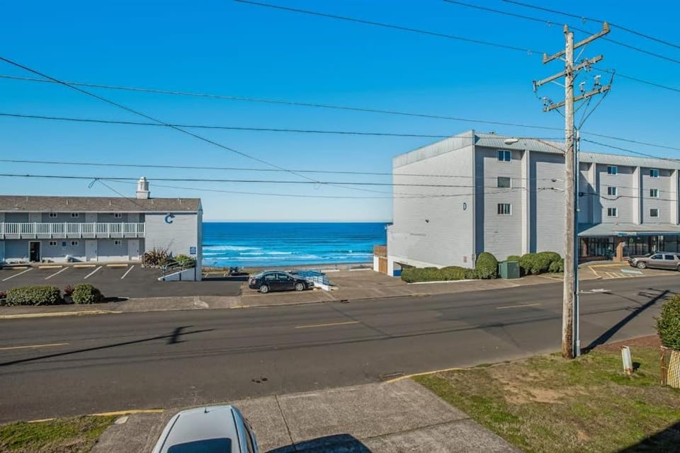 Ocean-view home with beach access - walk to Nye Beach shops and dining House in Newport