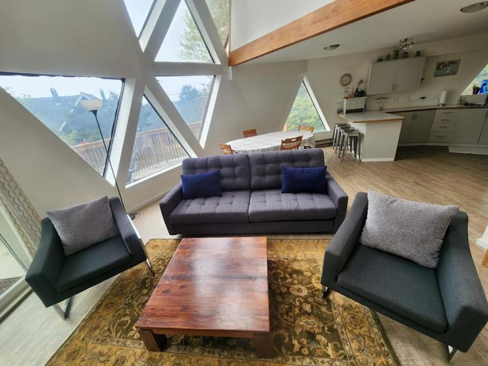 Unique Geodesic Dome Home with WiFi Deck & Lovely Views - 2 Dogs OK House in Otter Rock