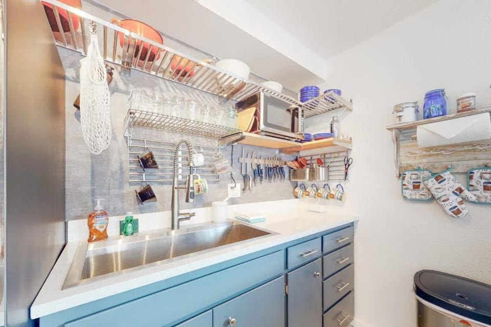 Dog-friendly home with two full kitchens & a gas grill - walk to the ocean House in Oregon