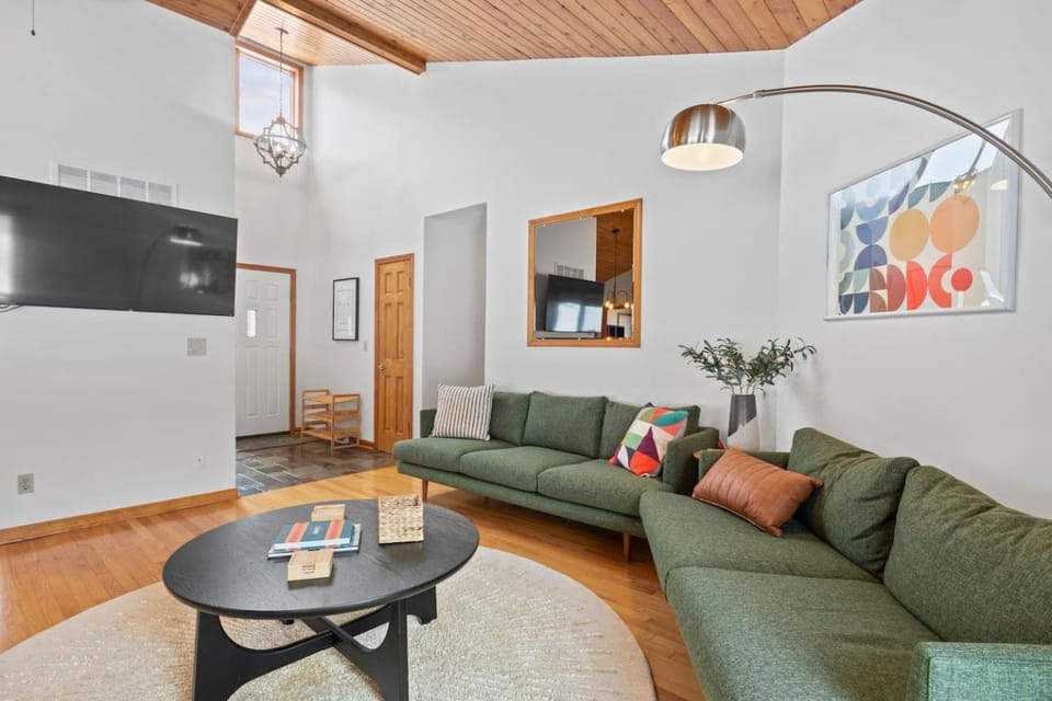 Private Canandaigua Retreat- Hot TubPet Friendly House in Canandaigua Lake