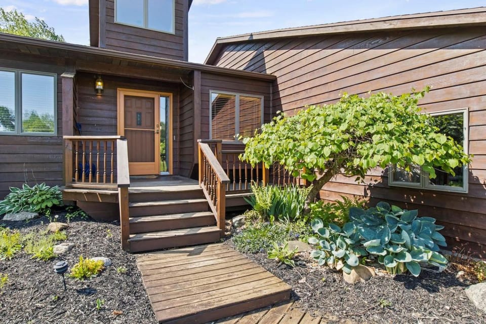 Private Canandaigua Retreat- Hot TubPet Friendly House in Canandaigua Lake