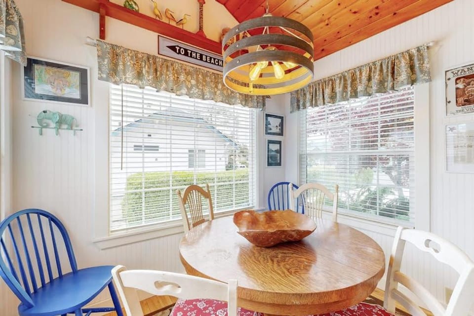 Updated house with patio great location near beach dog-friendly House in Seaside