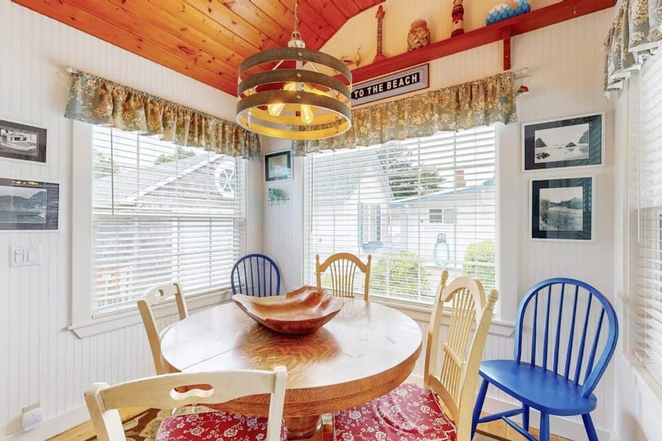 Updated house with patio great location near beach dog-friendly House in Seaside