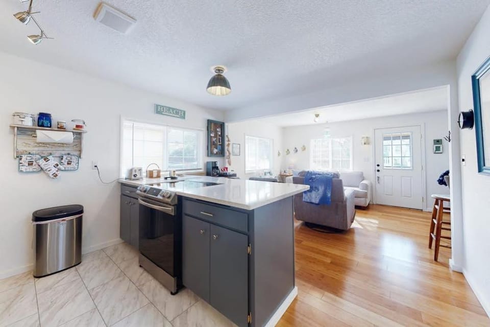 Dog-friendly coastal-themed home with a full kitchen & washer&dryer House in Oregon