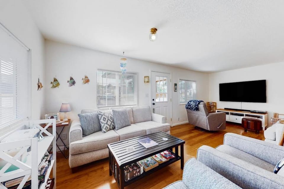 Dog-friendly coastal-themed home with a full kitchen & washer&dryer House in Oregon