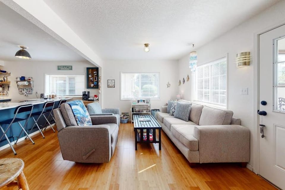 Dog-friendly coastal-themed home with a full kitchen & washer&dryer House in Oregon