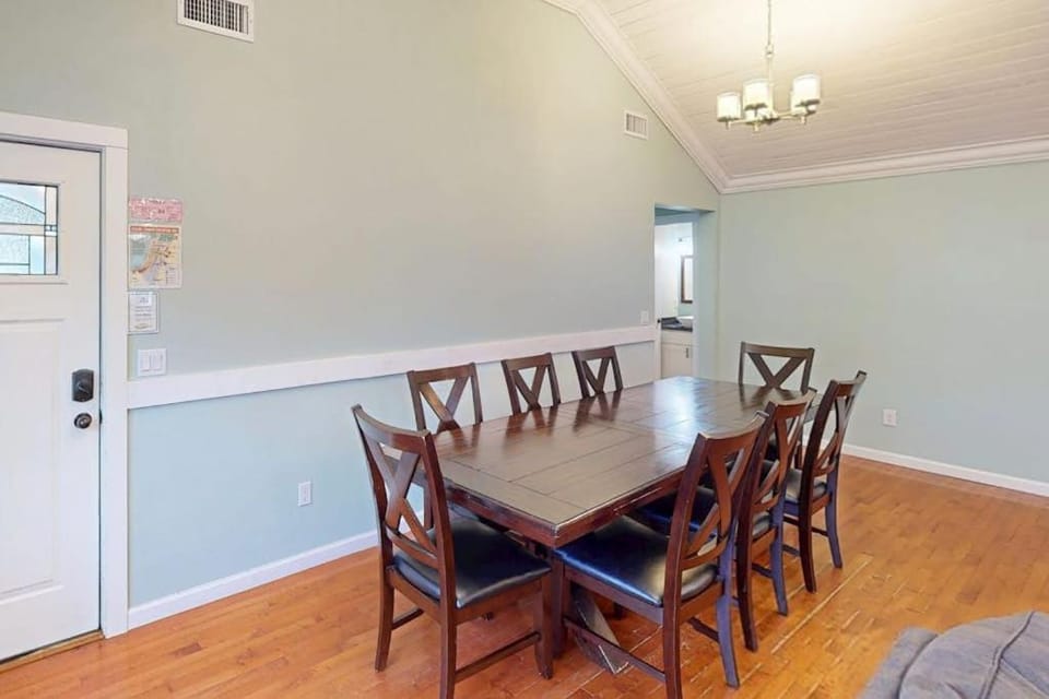 Charming Seaside home with Private Hot tub and easy beach access House in Seaside