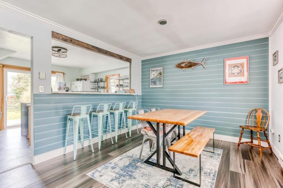Dog-friendly home 5 blocks from the beach game room & firepit House in Seaside