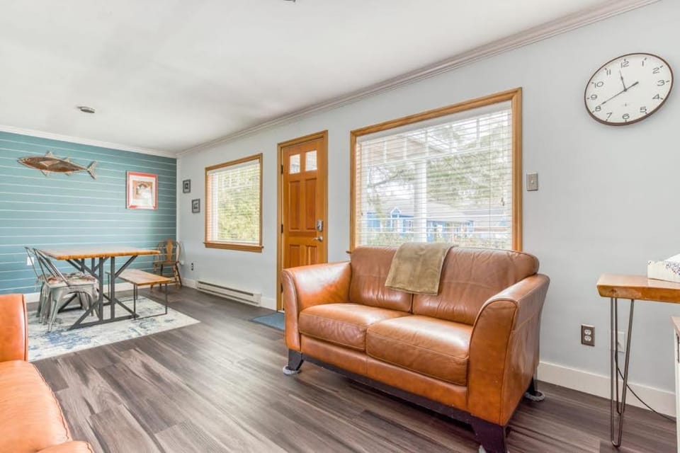 Dog-friendly home 5 blocks from the beach game room & firepit House in Seaside