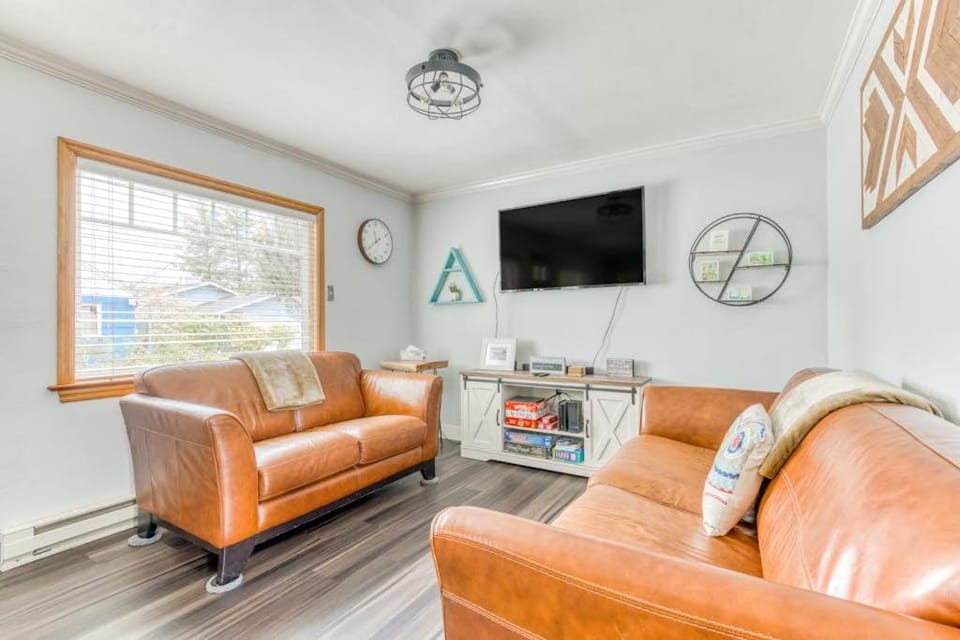 Dog-friendly home 5 blocks from the beach game room & firepit House in Seaside