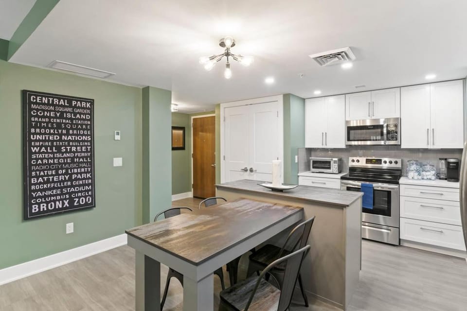 Hotel Canandaigua Lakefront Condo - PoolHot Tub House in Canandaigua Lake