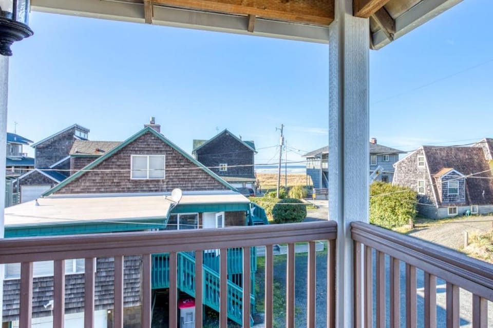 Dog-friendly house near the beach with spectacular views and pool table House in Seaside