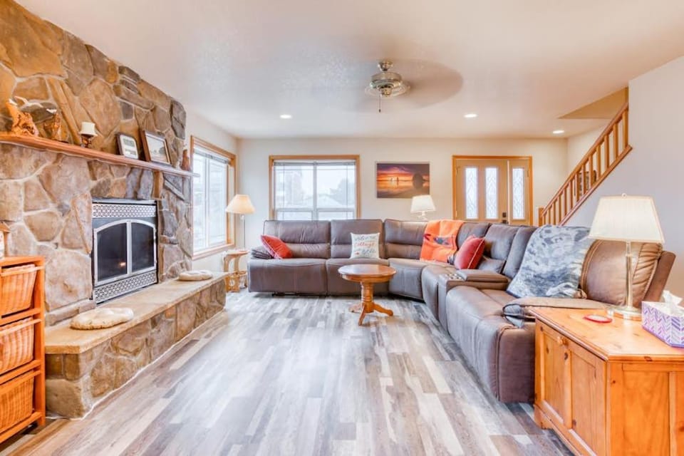 Dog-friendly house near the beach with spectacular views and pool table House in Seaside