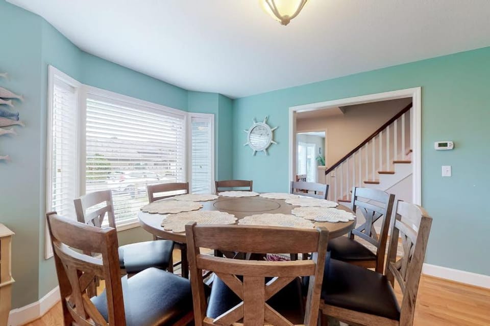 Coastal beach retreat with deck grill fireplace washer&dryer and free WiFi House in Seaside