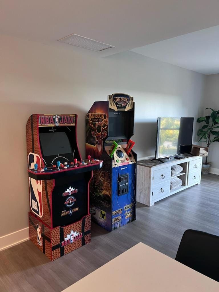 Private Condo CDGA Lake Seasonal Hot TubPool House in Canandaigua Lake